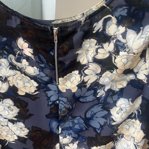 Floral blouse - Picture 3 of 8